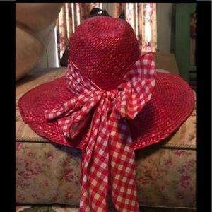 Beautiful Vintage red hat with bow 👒
